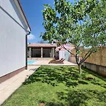Haus Daniela Mit Ueberdachter Terrasse Und Pool By Interhome Vikendica *