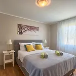 Haus Daniela Mit Ueberdachter Terrasse Und Pool By Interhome Vikendica