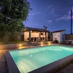 Vikendica Haus Daniela Mit Ueberdachter Terrasse Und Pool By Interhome Loborika
