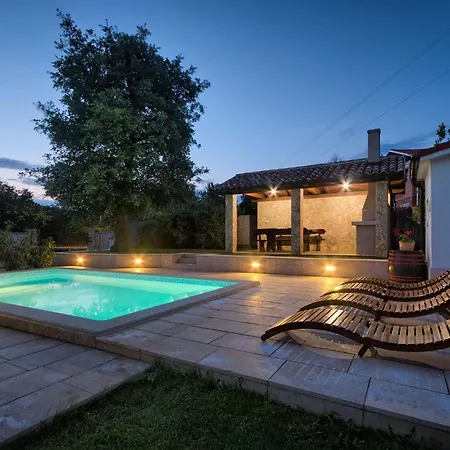 Haus Daniela Mit Ueberdachter Terrasse Und Pool By Interhome Loborika