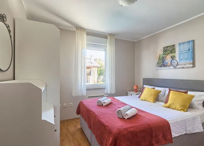 Haus Daniela Mit Ueberdachter Terrasse Und Pool By Interhome *