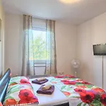 別荘 Haus Daniela Mit Ueberdachter Terrasse Und Pool By Interhome
