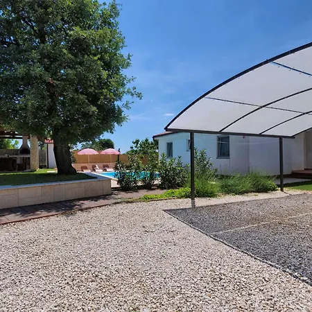 Prázdninový dům Haus Daniela Mit Ueberdachter Terrasse Und Pool By Interhome Loborika