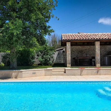 Haus Daniela Mit Ueberdachter Terrasse Und Pool By Interhome Prázdninový dům *