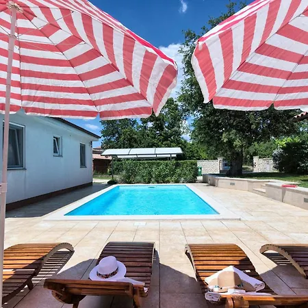 Haus Daniela Mit Ueberdachter Terrasse Und Pool By Interhome Prázdninový dům *