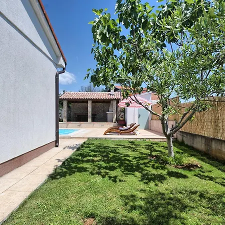 Haus Daniela Mit Ueberdachter Terrasse Und Pool By Interhome Prázdninový dům *