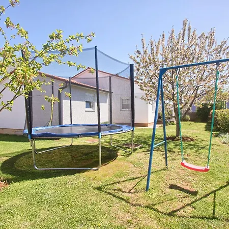 Prázdninový dům Haus Daniela Mit Ueberdachter Terrasse Und Pool By Interhome *