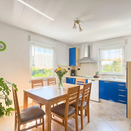Haus Daniela Mit Ueberdachter Terrasse Und Pool By Interhome