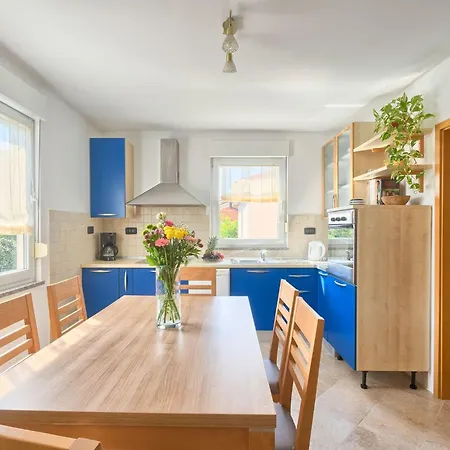 Prázdninový dům Haus Daniela Mit Ueberdachter Terrasse Und Pool By Interhome *