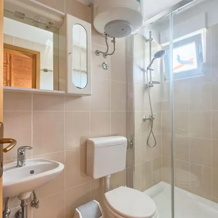 Haus Daniela Mit Ueberdachter Terrasse Und Pool By Interhome Prázdninový dům