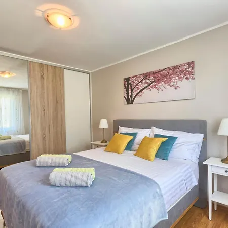 Haus Daniela Mit Ueberdachter Terrasse Und Pool By Interhome