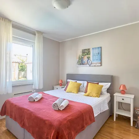 Prázdninový dům Haus Daniela Mit Ueberdachter Terrasse Und Pool By Interhome Loborika