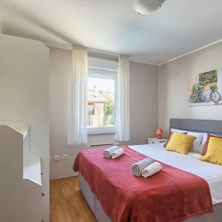 Haus Daniela Mit Ueberdachter Terrasse Und Pool By Interhome *