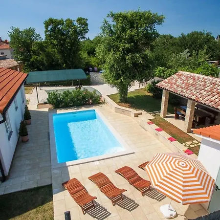 Haus Daniela Mit Ueberdachter Terrasse Und Pool By Interhome