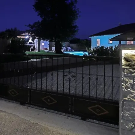 Prázdninový dům Haus Daniela Mit Ueberdachter Terrasse Und Pool By Interhome Loborika