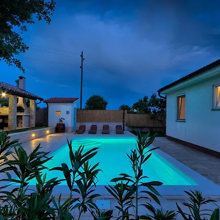 Haus Daniela Mit Ueberdachter Terrasse Und Pool By Interhome *