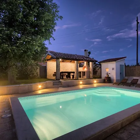 Prázdninový dům Haus Daniela Mit Ueberdachter Terrasse Und Pool By Interhome Loborika