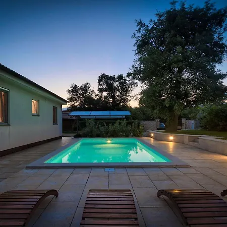 Haus Daniela Mit Ueberdachter Terrasse Und Pool By Interhome Prázdninový dům *