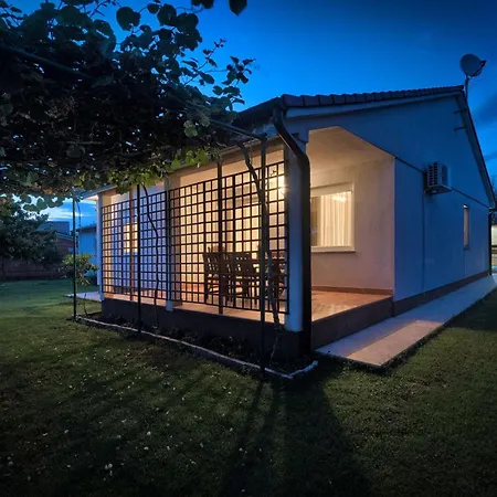 Prázdninový dům Haus Daniela Mit Ueberdachter Terrasse Und Pool By Interhome