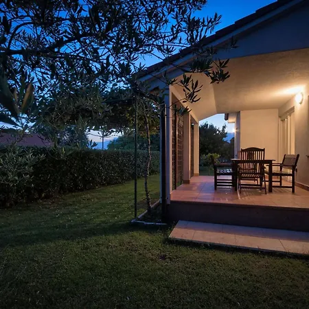 Prázdninový dům Haus Daniela Mit Ueberdachter Terrasse Und Pool By Interhome *